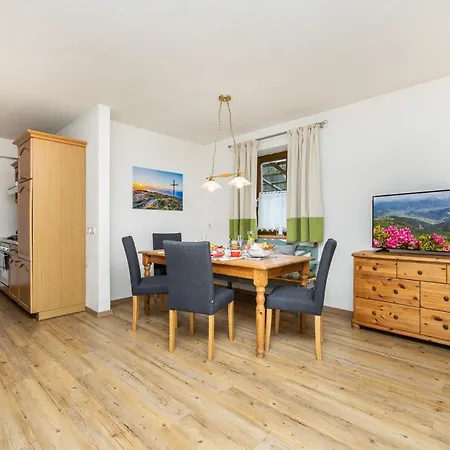 Kreuzer Guest house 3*